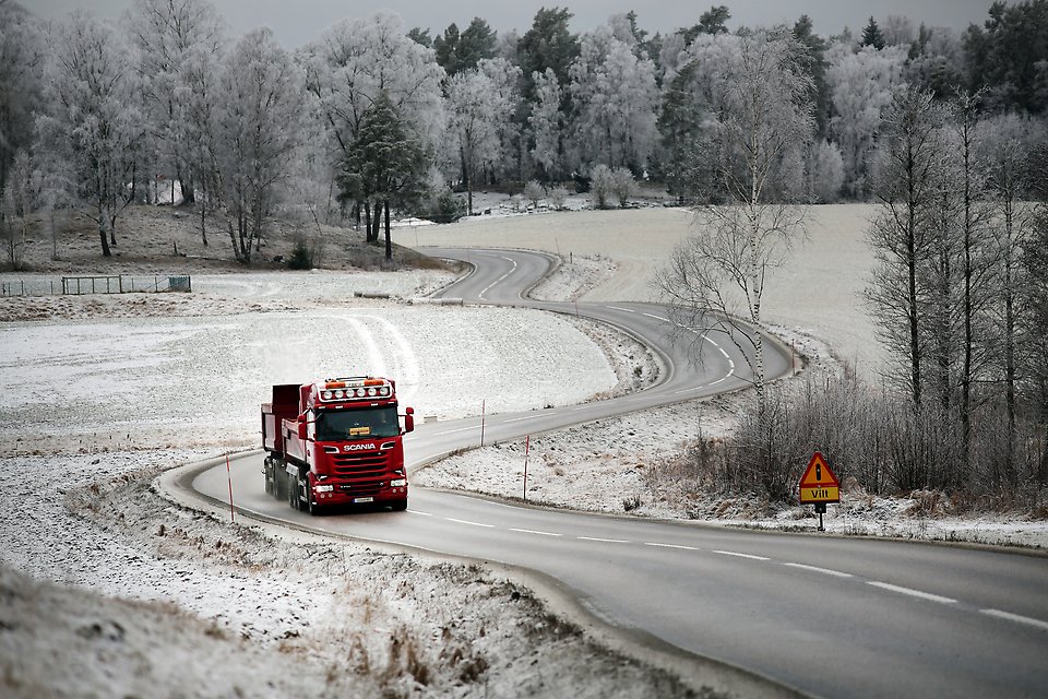Road Type Determines the Cost of Heavy Traffic
